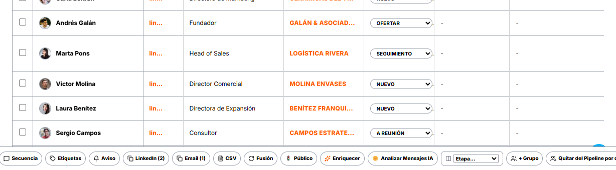 Vista tabla con contactos seleccionados y acciones en bloque
